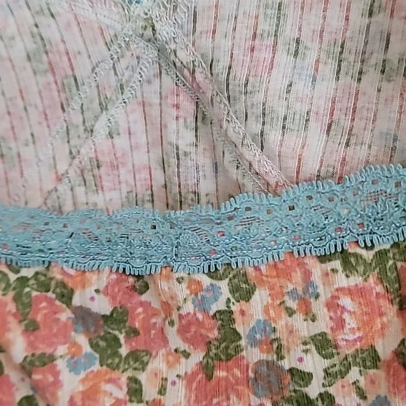 Floral Tank - Picture 4 of 5